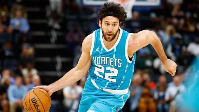 官方：雄鹿买断米西奇；据悉后者放弃了810万美元中的610万美元