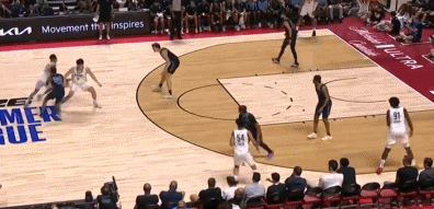 开云体育官网-太燃了！杨瀚森单臂隔扣引热议 全场球迷起立欢呼！