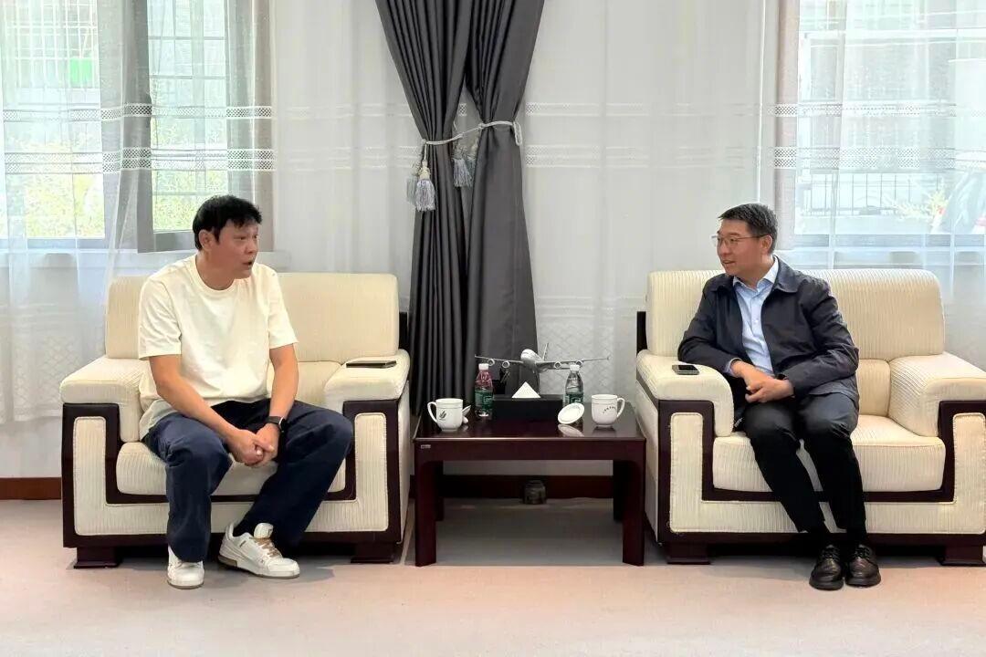 开云体育官网-范志毅赴青海参加格萨尔王杯青少年赛,与当地签约培养人才