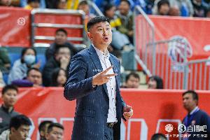 杜锋：今天我们篮板输的太多 所以比赛一直打得比较胶着